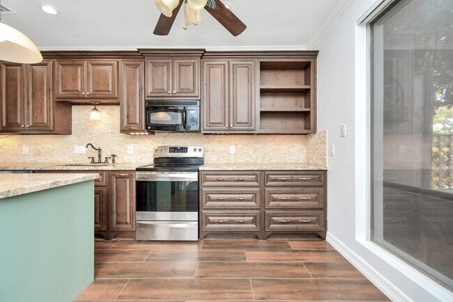 Building Photo - 7655 S Braeswood Blvd