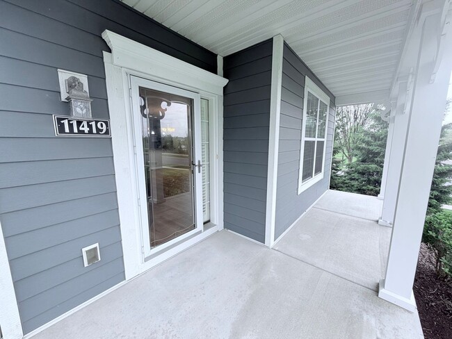 Building Photo - Gorgeous 3BR Home in the Coveted Dancing Waters Community of Woodbury!