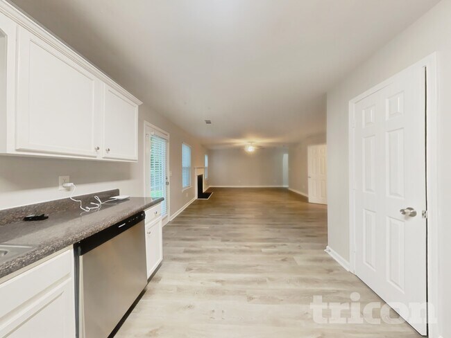 Foto del edificio - 613 Amberwood Dr