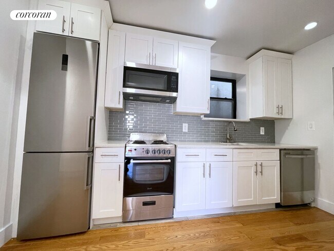 Foto del edificio - 506 Manhattan Ave