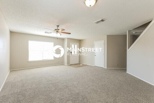 Foto del edificio - 4 Bedroom Pet-Friendly Home in San Antonio, TX with Main Street Renewal
