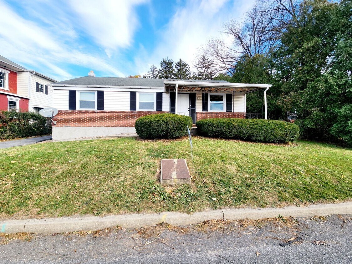 Primary Photo - Newly Renovated 3 Bedroom Home in Lancaste...