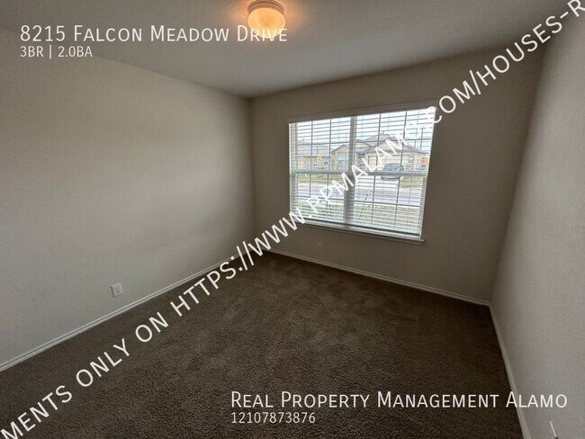 Foto del edificio - 8215 Falcon Meadow Dr
