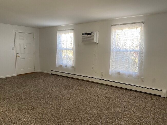 Building Photo - 301 Walnut Ct Way