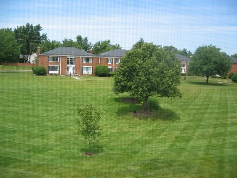 Primary Photo - 628 E Fox Hills Dr