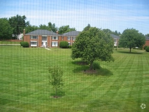 Building Photo - 628 E Fox Hills Dr