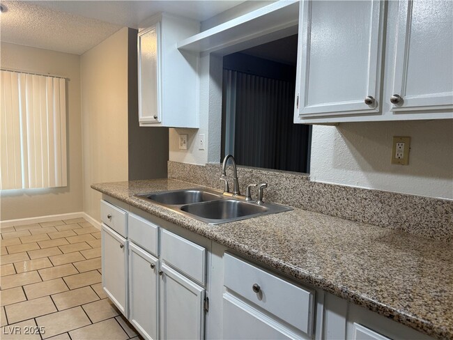 Building Photo - 2853 Wheelwright Dr