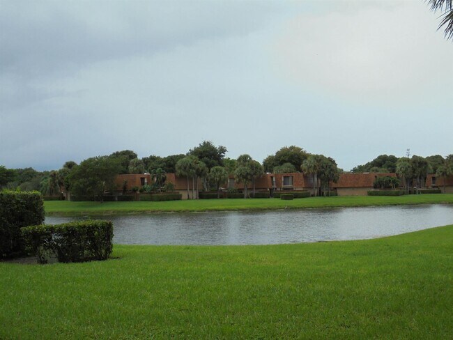 Building Photo - 505 Live Oak Ln