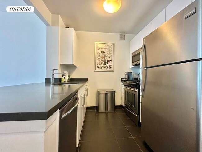 Building Photo - 46-10 Center Blvd