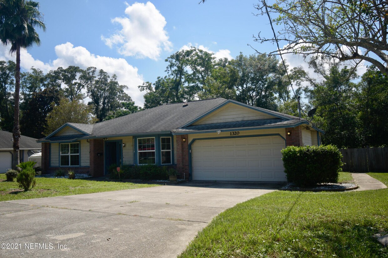 Foto principal - 1320 Westlawn Dr