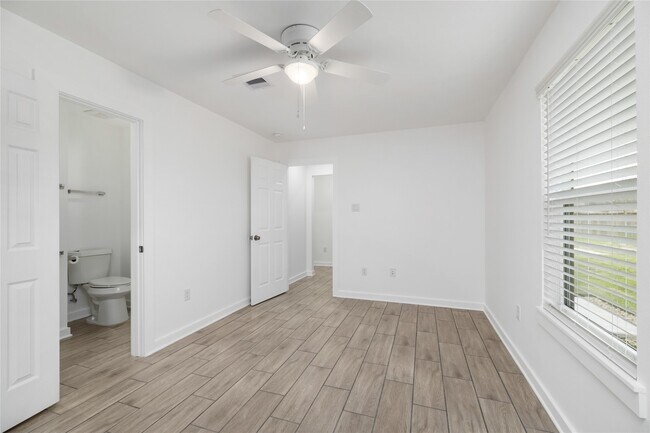 Foto del edificio - 6004 Bois D Arc St