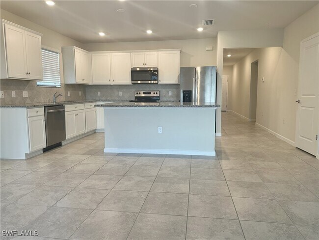 Foto del edificio - 16037 Beachberry Dr