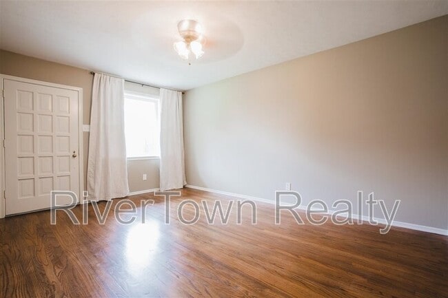 Building Photo - 4415 E Mallory Ave