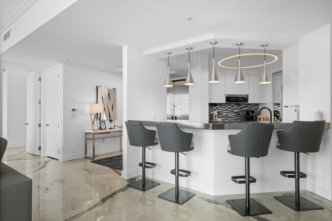 Foto del edificio - 347 N New River Dr E