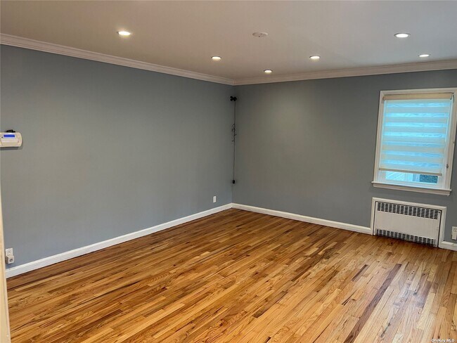 Building Photo - 133 Elm St