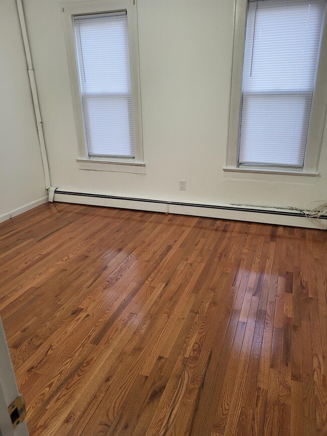 Building Photo - 89 W 21st St