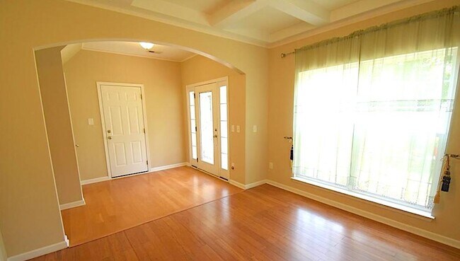 Foto del edificio - 1913 Thorn Crest Dr