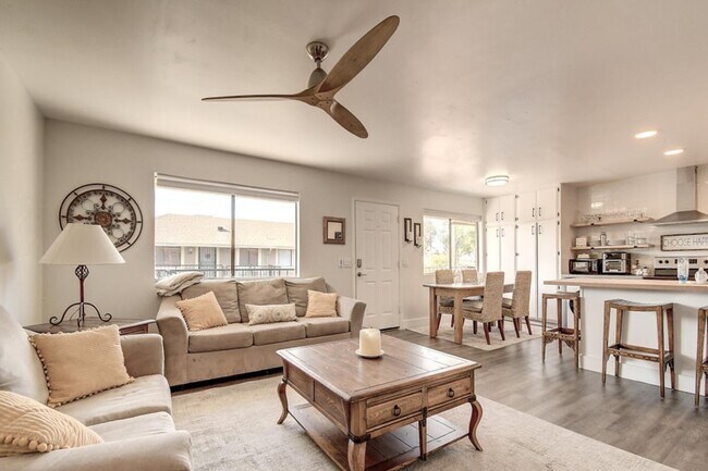 Foto del edificio - 1241 N 84th Pl