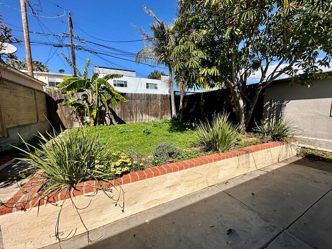 Building Photo - 2118-2120 Reed Ave