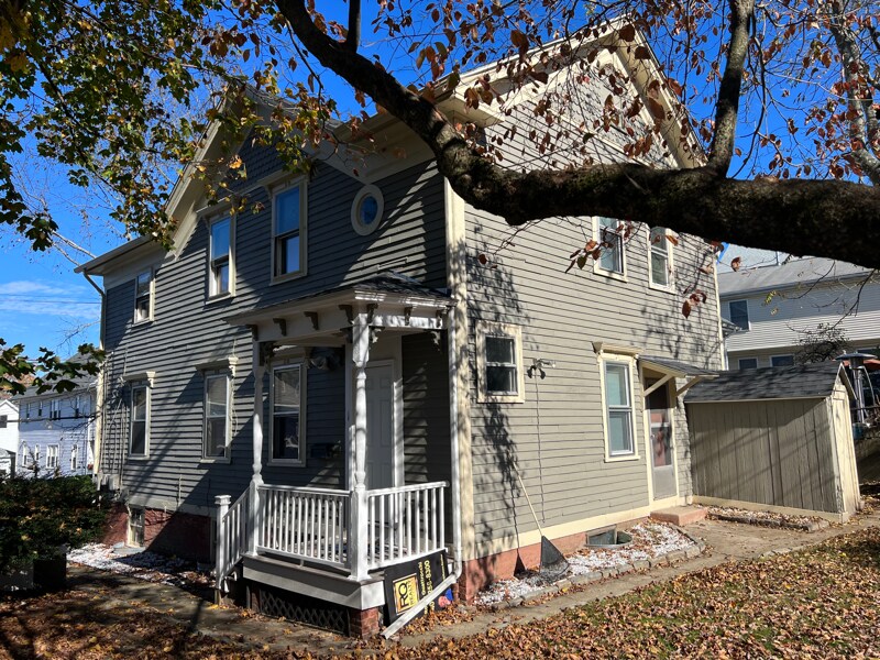 67 Rochambeau Ave Unit second floor, Providence, RI 02906 Room for