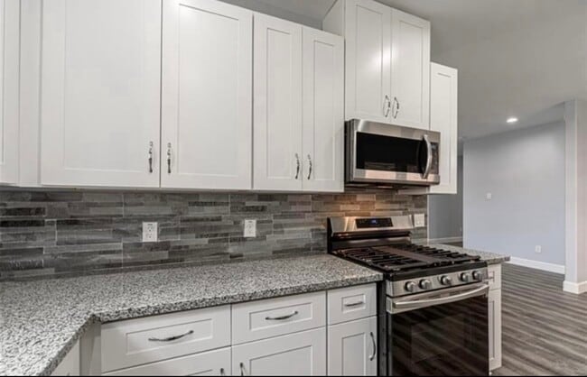 Building Photo - 8204 Moon Beam St