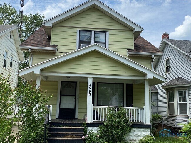 Foto del edificio - 3549 Hazelhurst Ave