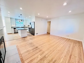 Building Photo - 2225 Hillside Ct