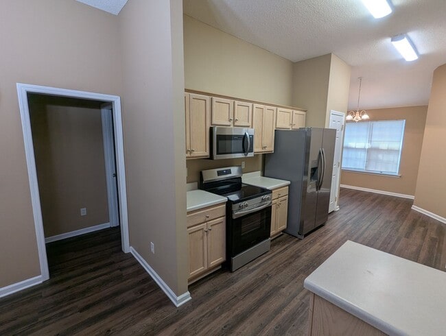 Building Photo - Nice 2 bedroom 2 Bath Villa Available NOW