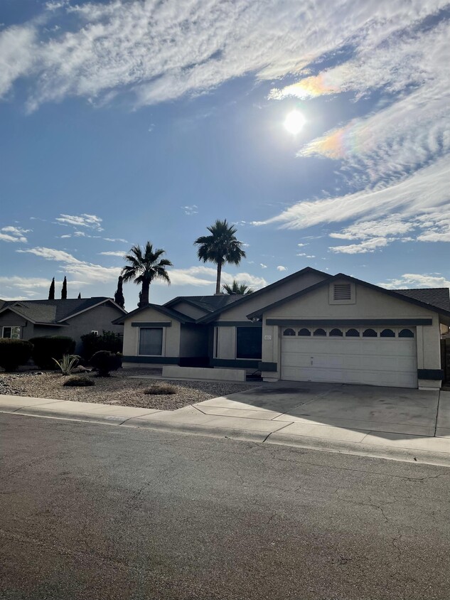 Primary Photo - 8803 W Cavalier Dr