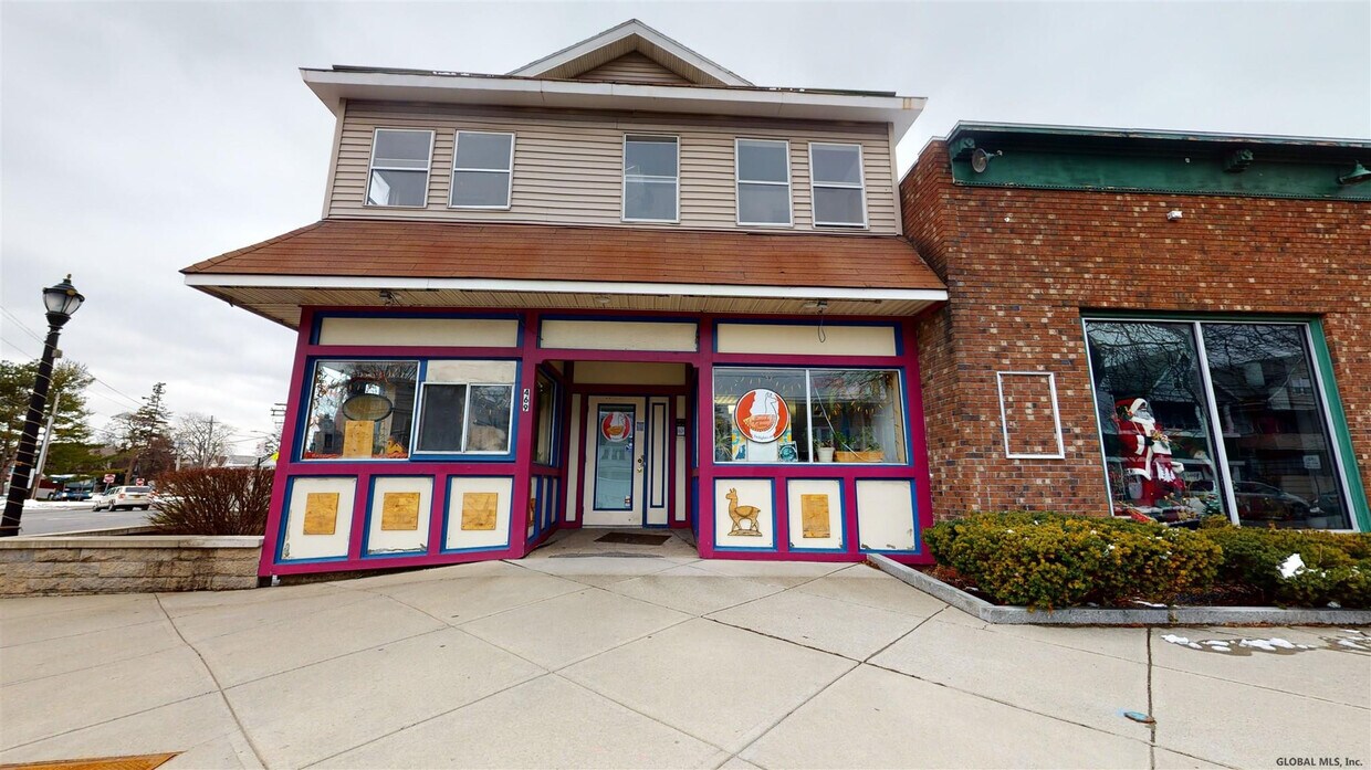 Foto principal - 469 Delaware Ave
