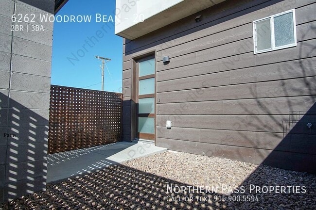 Building Photo - Modern 2 BDR Townhome Near Transmountain!