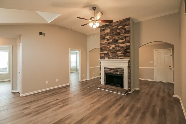 Building Photo - 311 Fallview Dr