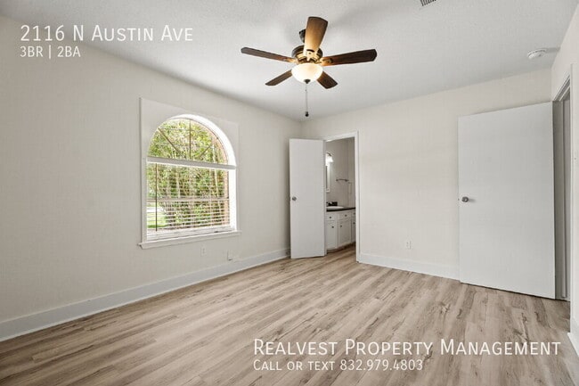 Foto del edificio - 2116 N Austin Ave