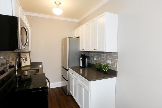 Foto del edificio - 817 W Lakeside Pl