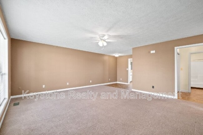 Building Photo - 306-907 Thompsonville Lane