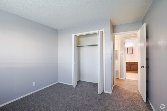 2BR, 2BA - 913SF - Mt. Carmel Village Apartments