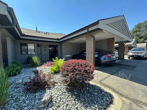 Building Photo - 112-1765 Leckie Rd