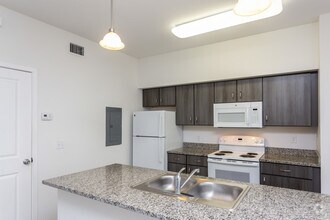 1BD, 1BA - 822 SF - Mirage Bay Apartments