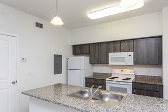 1BD, 1BA - 822 SF - Mirage Bay Apartments