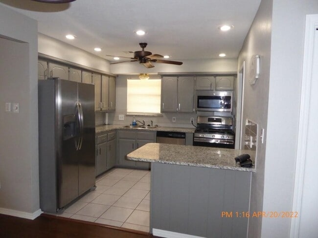 Building Photo - 1706 NW Gray Warr Pl