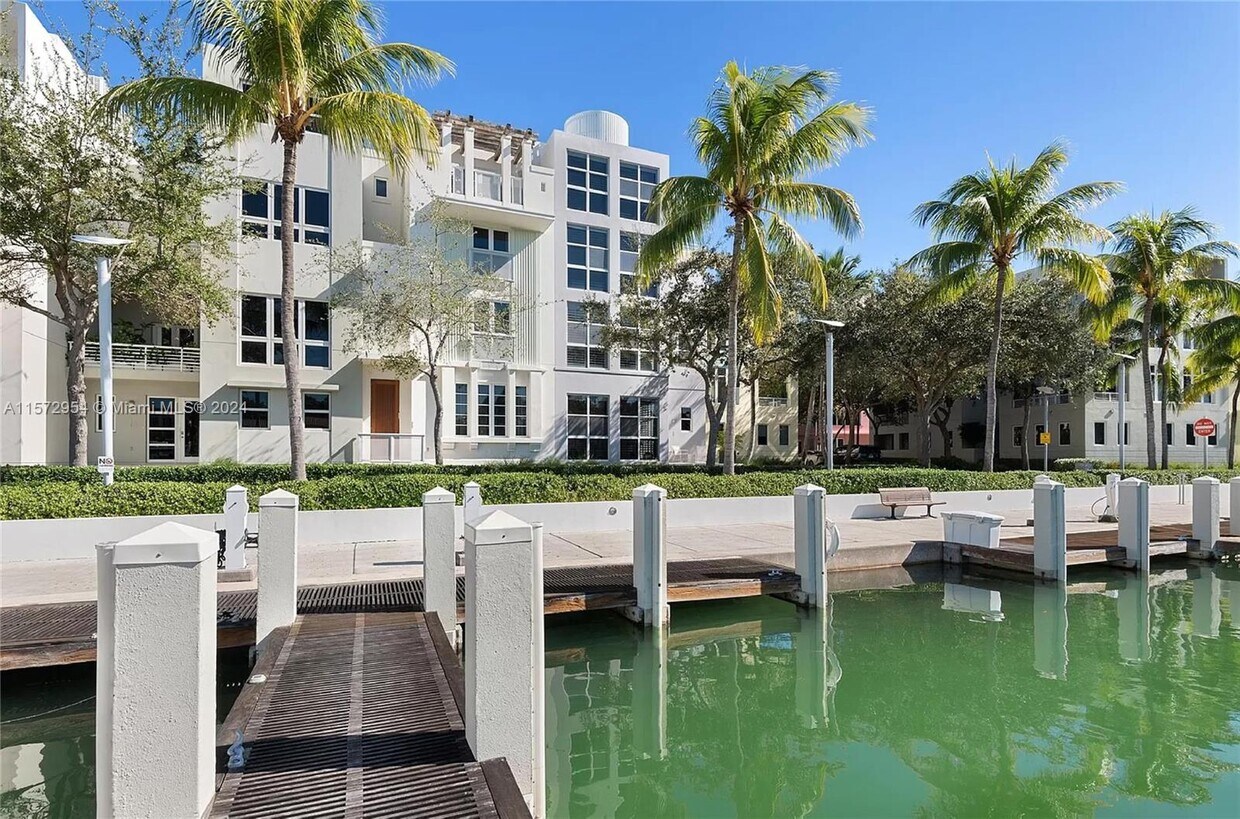 Primary Photo - 6101 Laguna Dr W