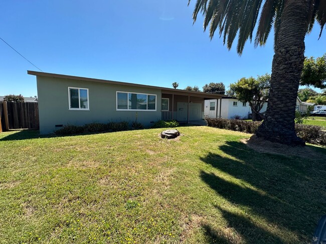 Building Photo - Beautiful remodeled 3 bedroom 1.5 bath hom...