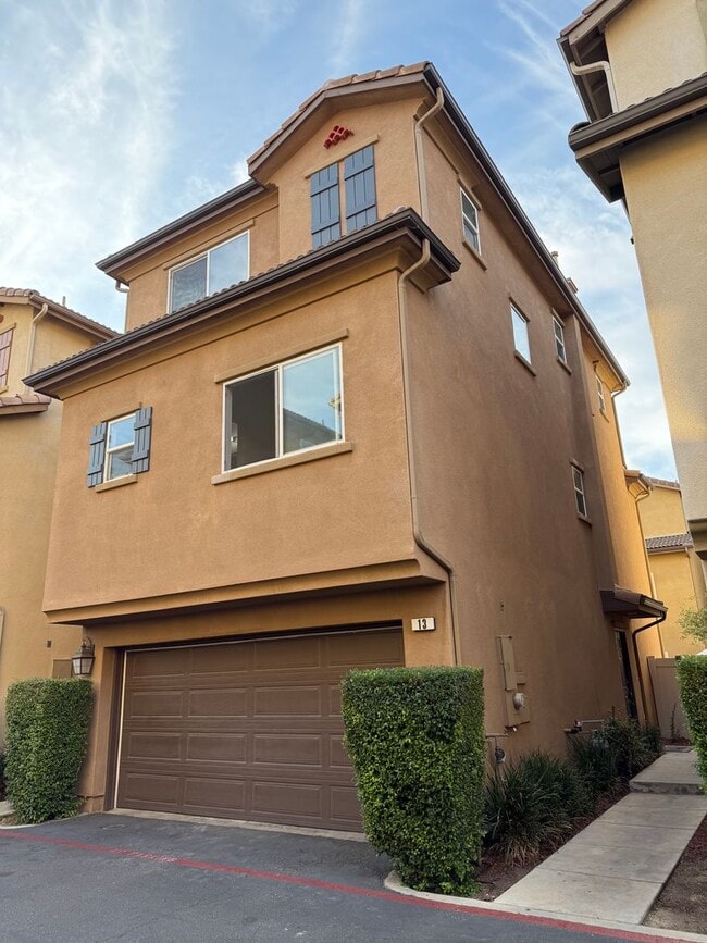 Foto del edificio - Spacious 4Bed/4Bath