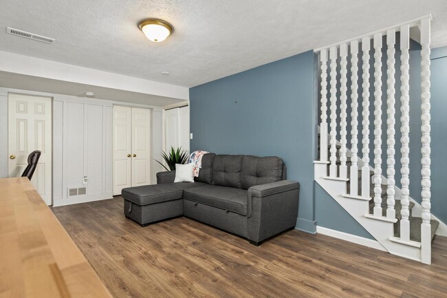 Building Photo - 6007-6009 N Imperial Drive