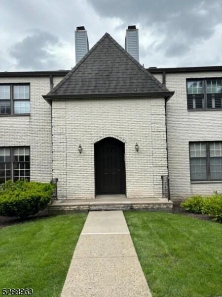 Primary Photo - 102 Falls Bridge Dr