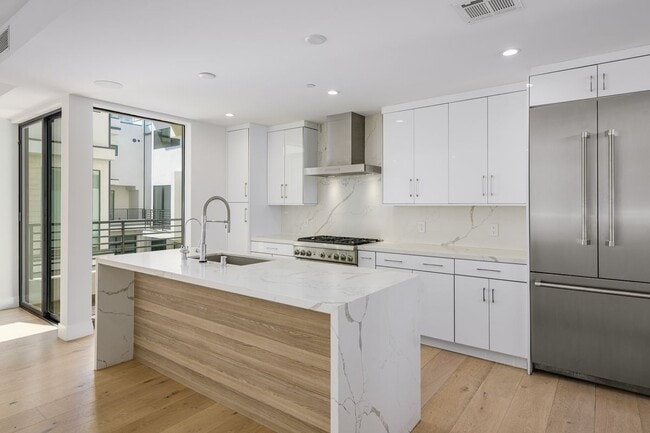 Foto del edificio - 741 N Gramercy Pl