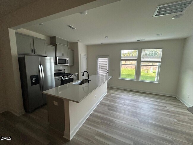 Foto del edificio - 66 Bloodroot St