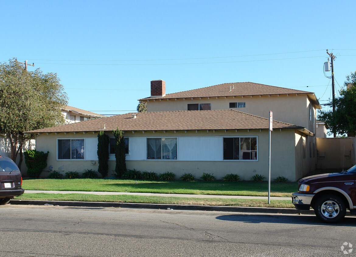 Primary Photo - 310 Canterbury Way