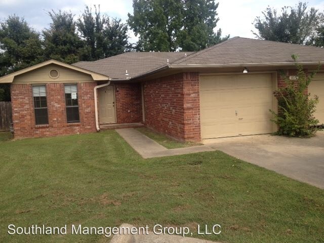 Primary Photo - 3019-3019B Laura Ln