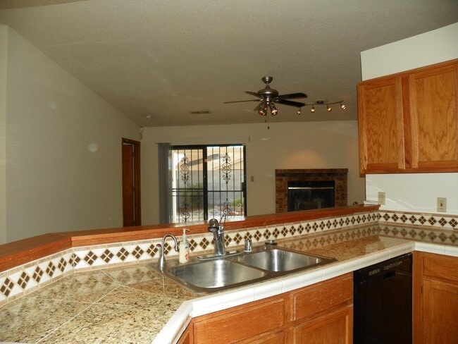 Foto del edificio - 4404 Rabbit Brush Ave NW